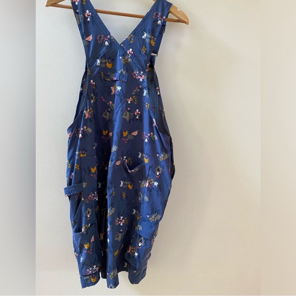 Duluth Trading Overall Shorts with Chickens, Bunnies, and Gnomes XS - Picture 5 of 7